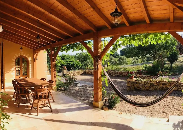Les Cèdres du Linard, Chambres d'Hôtes B&B Near Lascaux, Montignac, Sarlat-la-Canéda, Dordogne